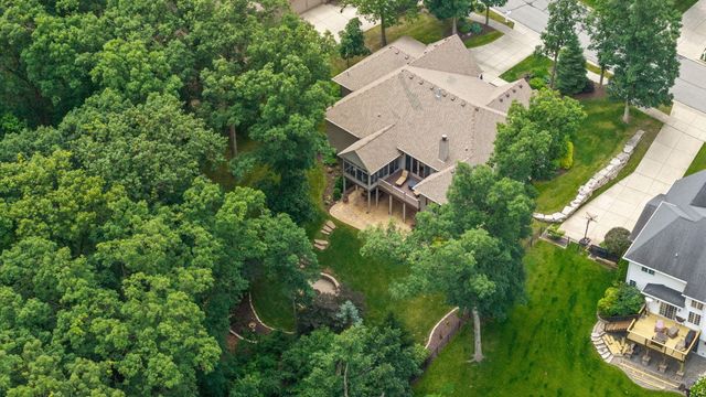 770 Quinlan Court, Crown Point, IN 46307