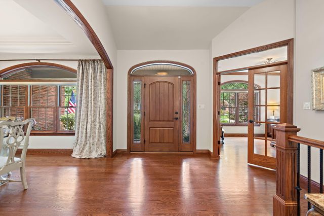 770 Quinlan Court, Crown Point, IN 46307