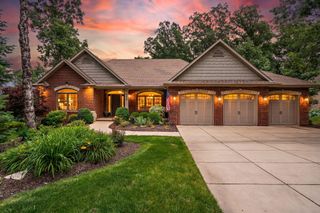 770 Quinlan Court, Crown Point, IN 46307