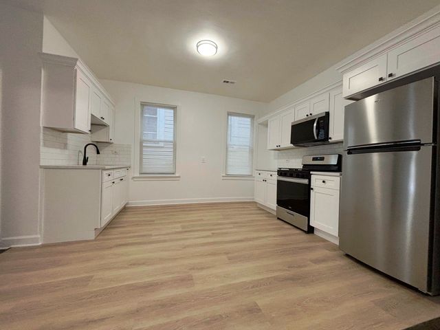 4537 S Hermitage Avenue 2R, Chicago, IL 60609