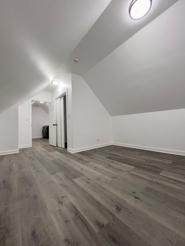 4537 S Hermitage Avenue 2R, Chicago, IL 60609