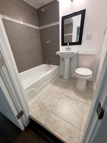 4537 S Hermitage Avenue 2R, Chicago, IL 60609