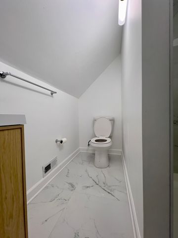 4537 S Hermitage Avenue 2R, Chicago, IL 60609