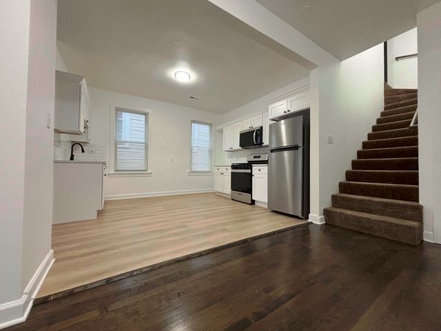 4537 S Hermitage Avenue 2R, Chicago, IL 60609