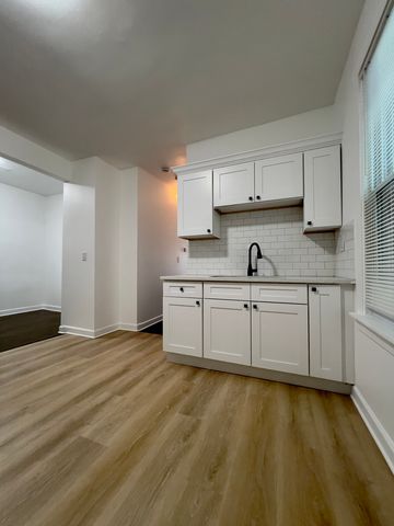 4537 S Hermitage Avenue 2R, Chicago, IL 60609