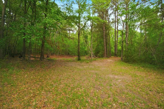 1775 Us Highway 190 E, Livingston, TX 77351