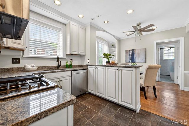 7520 Oxford Drive 2W, Clayton, MO 63105