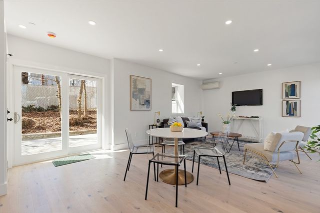 658 Mystic Ave A, Somerville, MA 02145