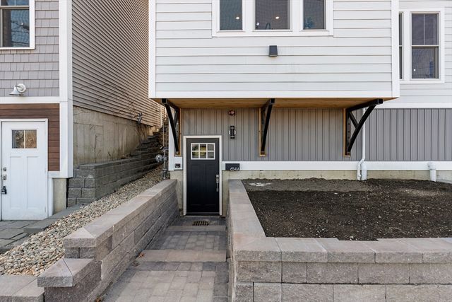 658 Mystic Ave A, Somerville, MA 02145