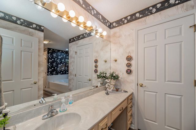 128 W Hills Court, Harriman, TN 37748