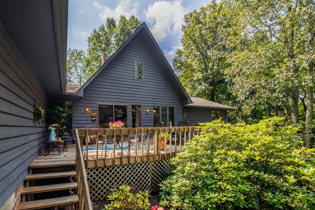 128 W Hills Court, Harriman, TN 37748