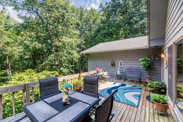 128 W Hills Court, Harriman, TN 37748