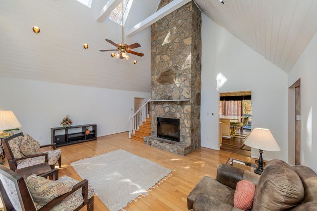 128 W Hills Court, Harriman, TN 37748