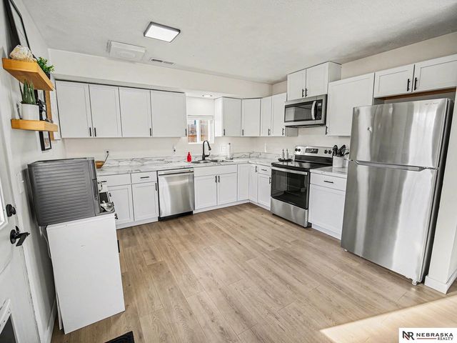 4301 S 54th Street, Lincoln, NE 68506