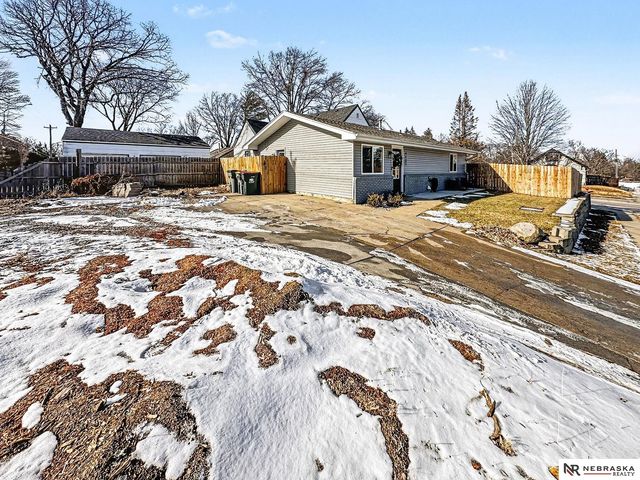 4301 S 54th Street, Lincoln, NE 68506