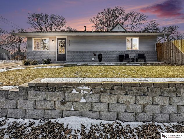 4301 S 54th Street, Lincoln, NE 68506