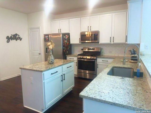 8915 PEMBRIDGE WAY, Converse, TX 78109