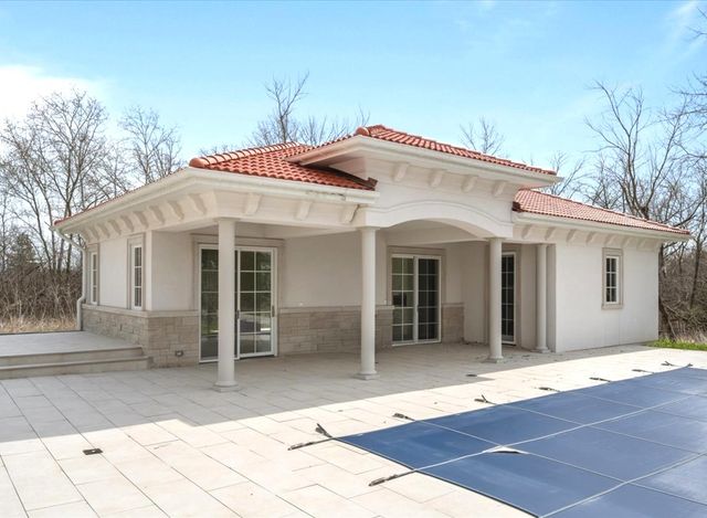 2665 Bentley Road, Highland Park, IL 60035