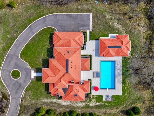 2665 Bentley Road, Highland Park, IL 60035
