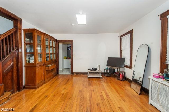 279 Smith St, Newark City, NJ 07106