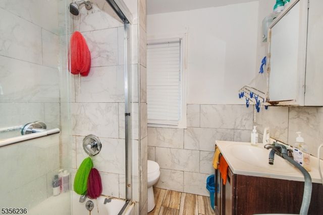 279 Smith St, Newark City, NJ 07106