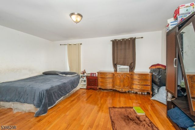 279 Smith St, Newark City, NJ 07106