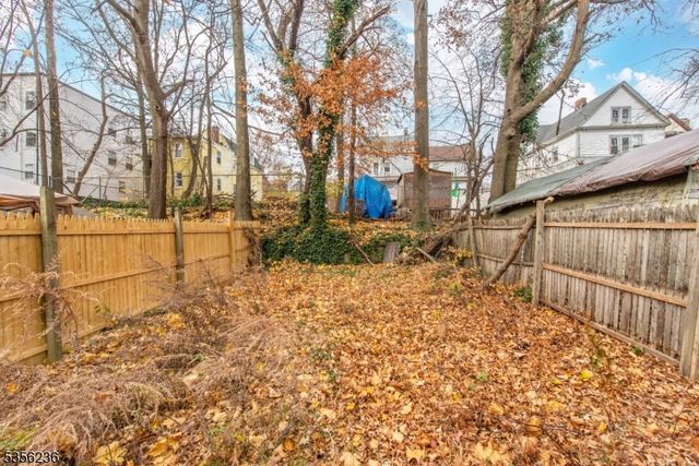 279 Smith St, Newark City, NJ 07106