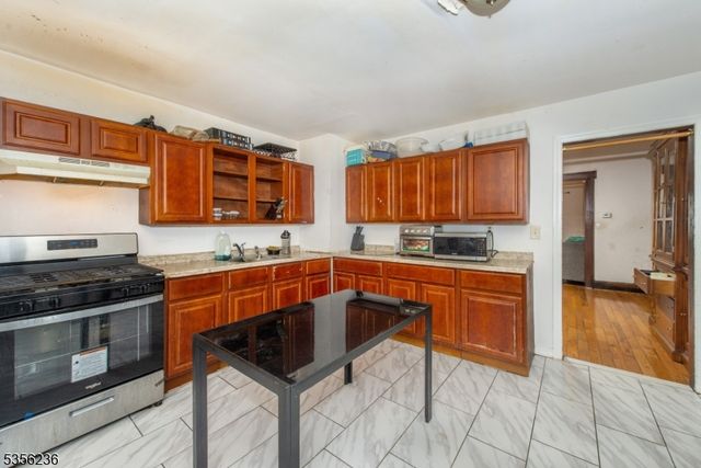 279 Smith St, Newark City, NJ 07106