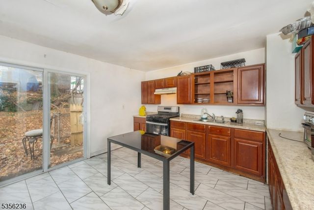 279 Smith St, Newark City, NJ 07106