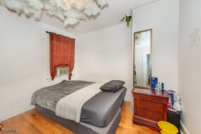 279 Smith St, Newark City, NJ 07106