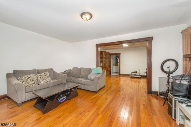 279 Smith St, Newark City, NJ 07106