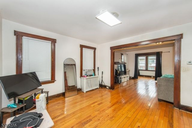 279 Smith St, Newark City, NJ 07106
