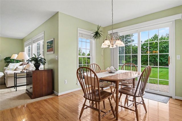 1032 Castle Bridge Xing, Webster, NY 14580