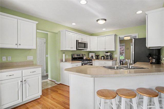 1032 Castle Bridge Xing, Webster, NY 14580