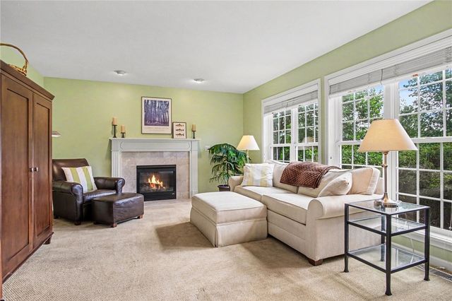 1032 Castle Bridge Xing, Webster, NY 14580