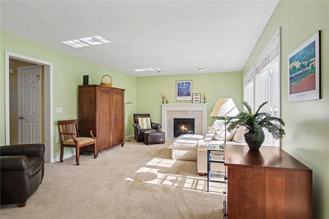 1032 Castle Bridge Xing, Webster, NY 14580