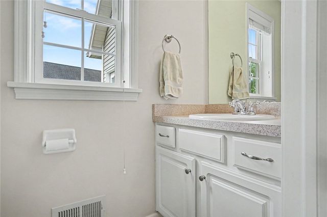 1032 Castle Bridge Xing, Webster, NY 14580