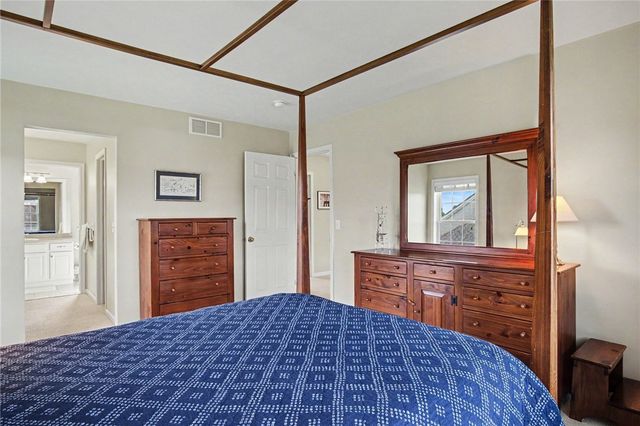 1032 Castle Bridge Xing, Webster, NY 14580