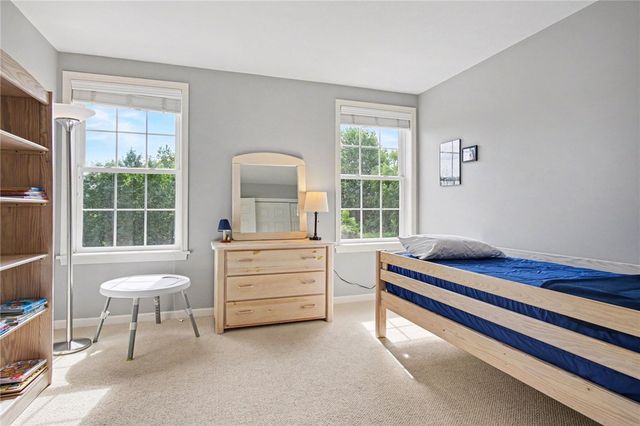 1032 Castle Bridge Xing, Webster, NY 14580