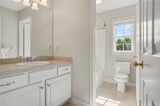 1032 Castle Bridge Xing, Webster, NY 14580