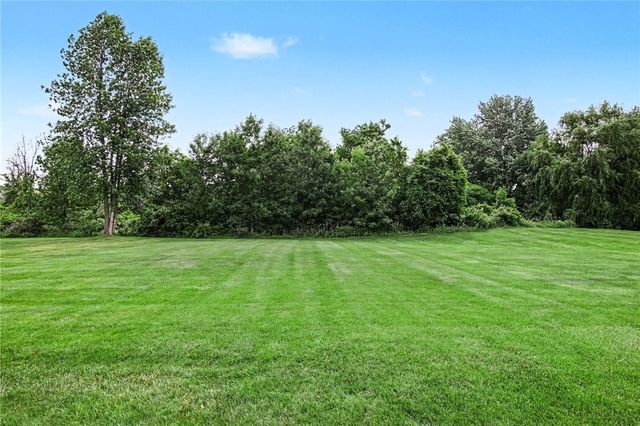 1032 Castle Bridge Xing, Webster, NY 14580