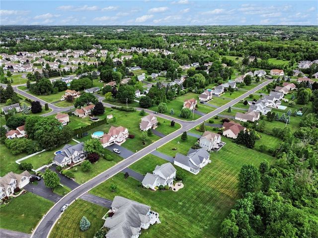 1032 Castle Bridge Xing, Webster, NY 14580