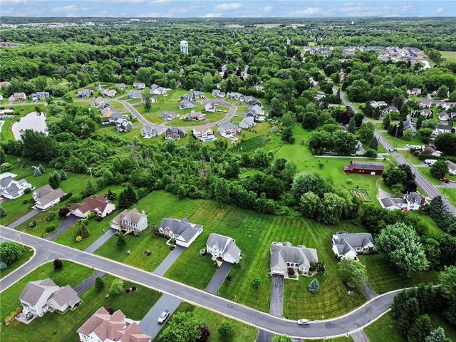 1032 Castle Bridge Xing, Webster, NY 14580