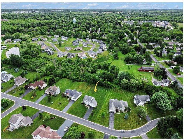 1032 Castle Bridge Xing, Webster, NY 14580