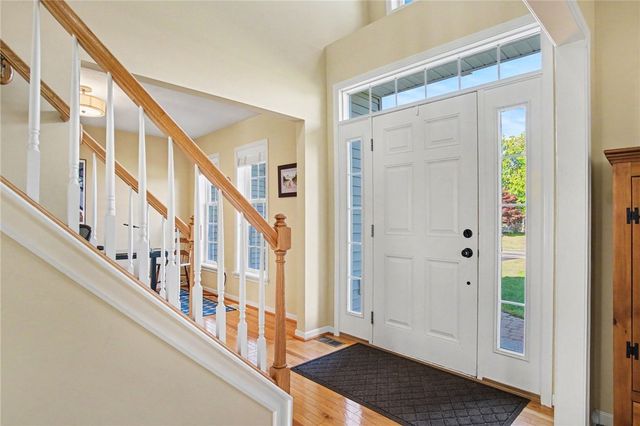 1032 Castle Bridge Xing, Webster, NY 14580
