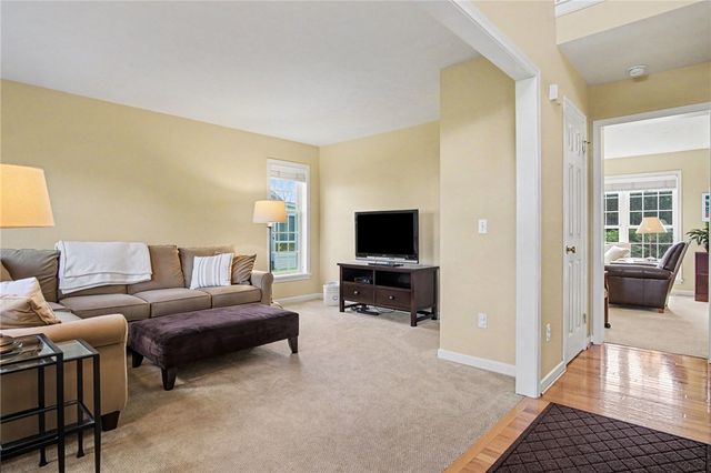 1032 Castle Bridge Xing, Webster, NY 14580