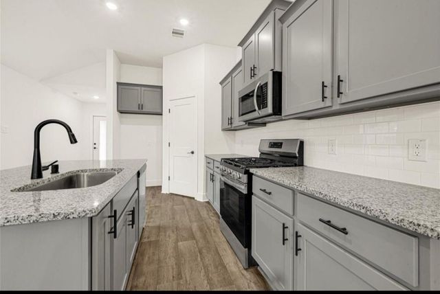 4321 W Bayou Maison, Dickinson, TX 77539