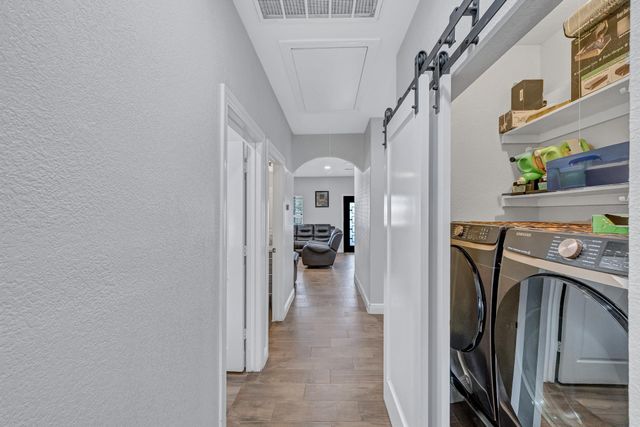 421 Las Lomas DR, Elgin, TX 78621