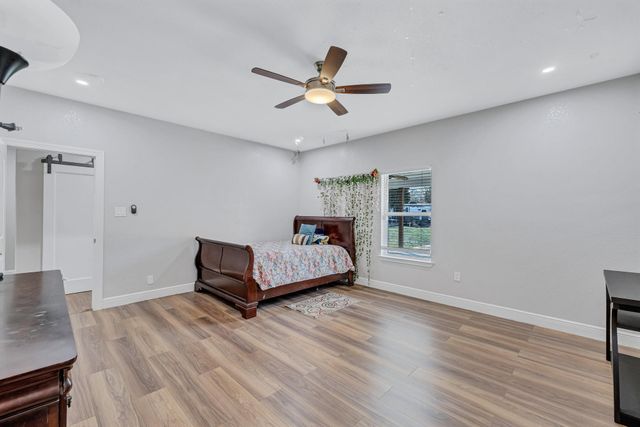 421 Las Lomas DR, Elgin, TX 78621