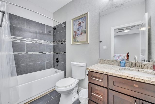 421 Las Lomas DR, Elgin, TX 78621